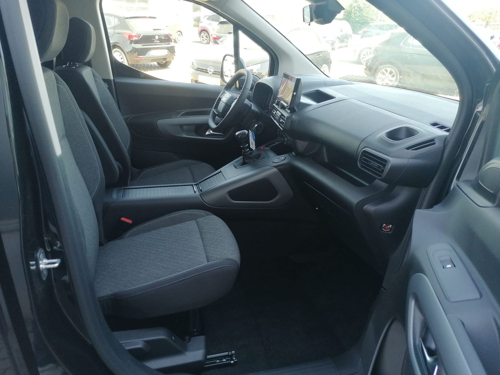 Fahrzeugabbildung Opel Combo 1.5 D PKW MATRIX-LED ALU KAMERA NAVI 10"