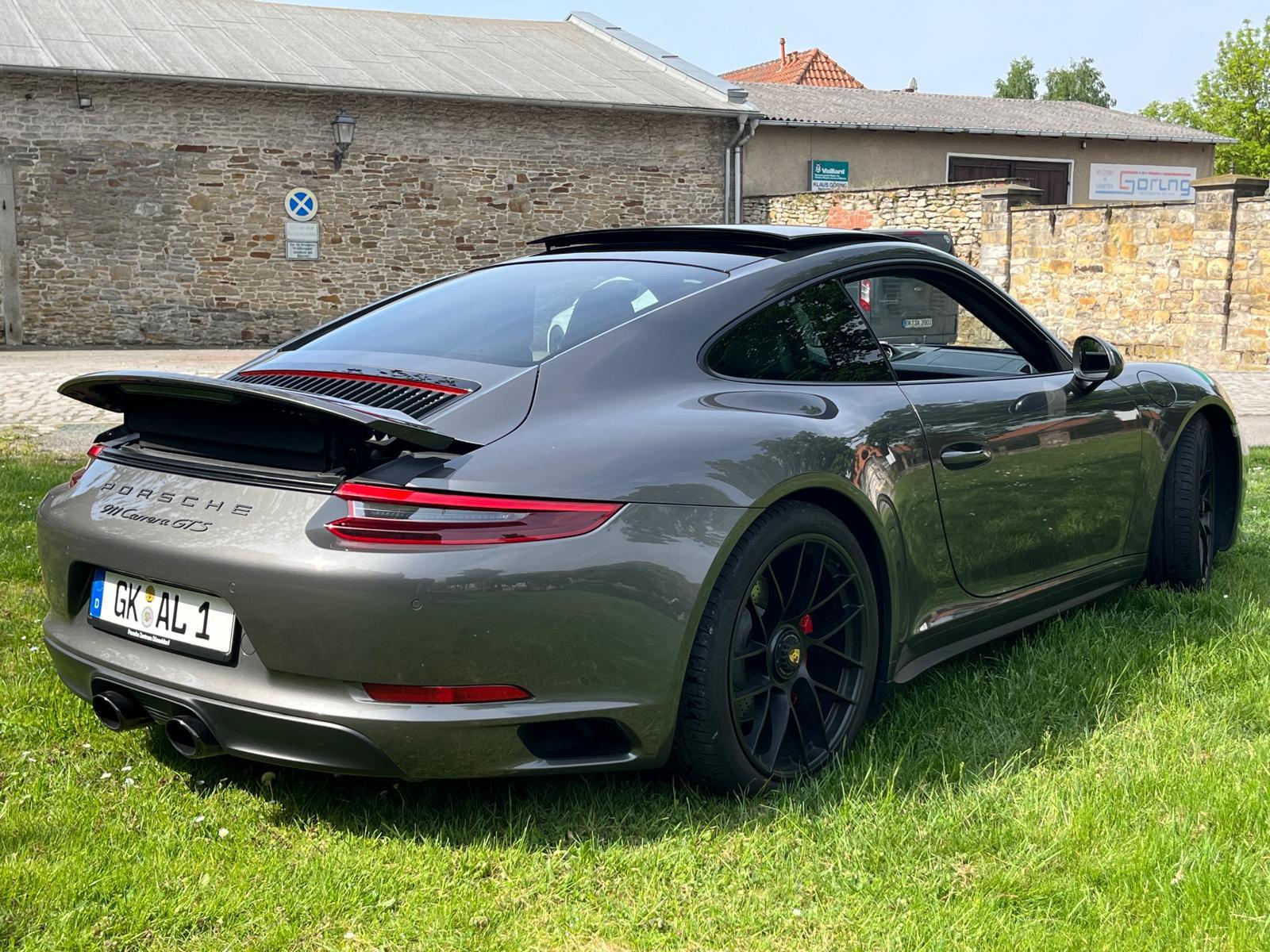 Porsche 911 Carrera GTS