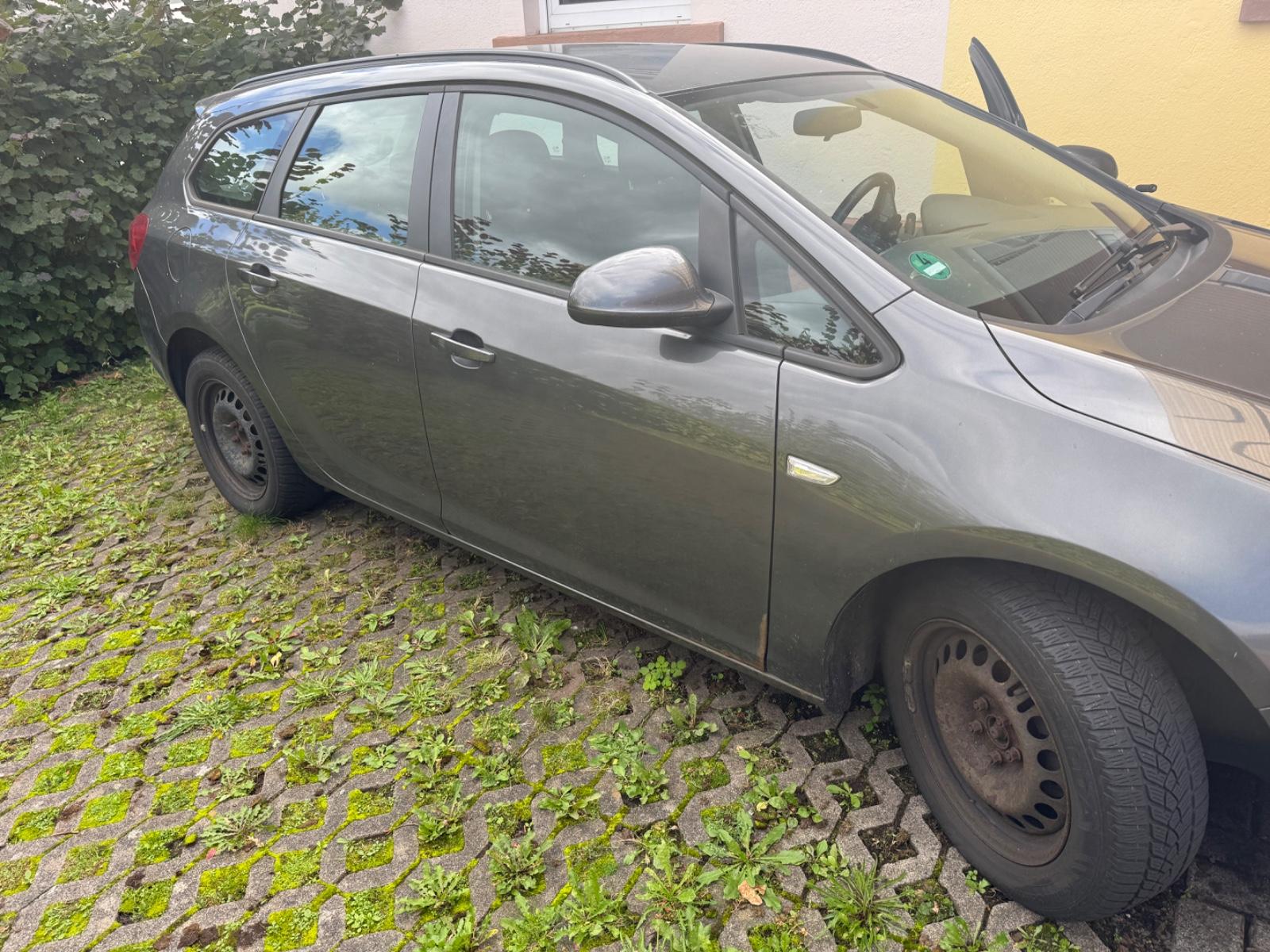 Opel Astra 2010 — photo 8