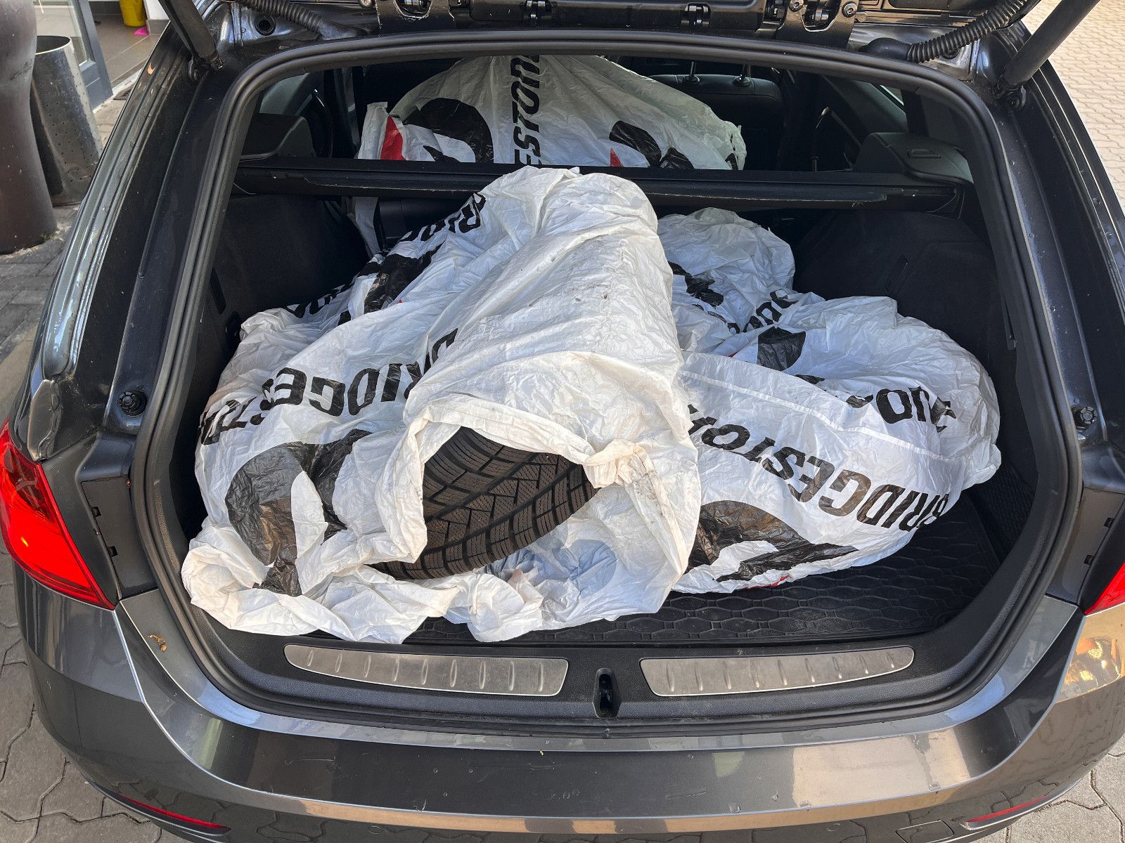 Fahrzeugabbildung BMW 330 Touring 330 d xDrive Automatik/ Panorama
