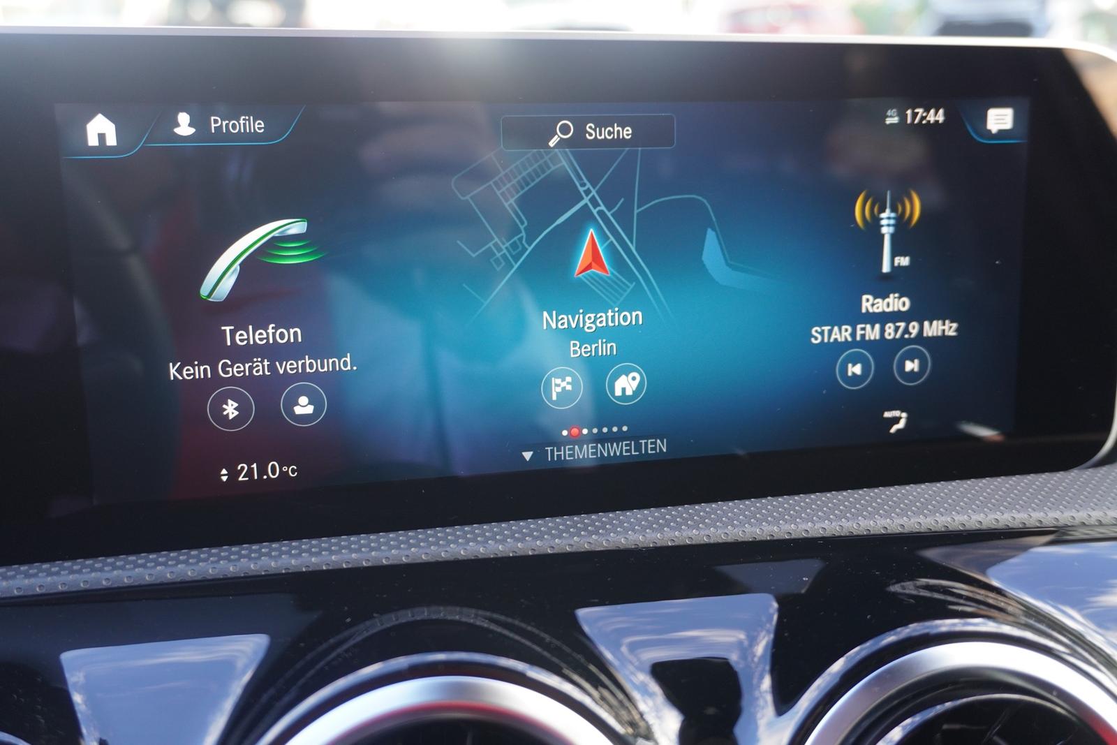 Mercedes-Benz A180 Progressive 7G-DCT LED Navi Kamera Tempomat
