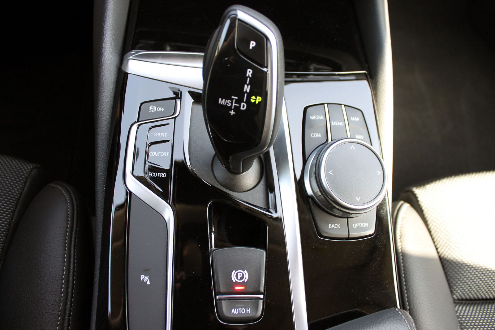 Fahrzeugabbildung BMW 530i Touring Steptr. Sport-Line LED HUD KAM ACC