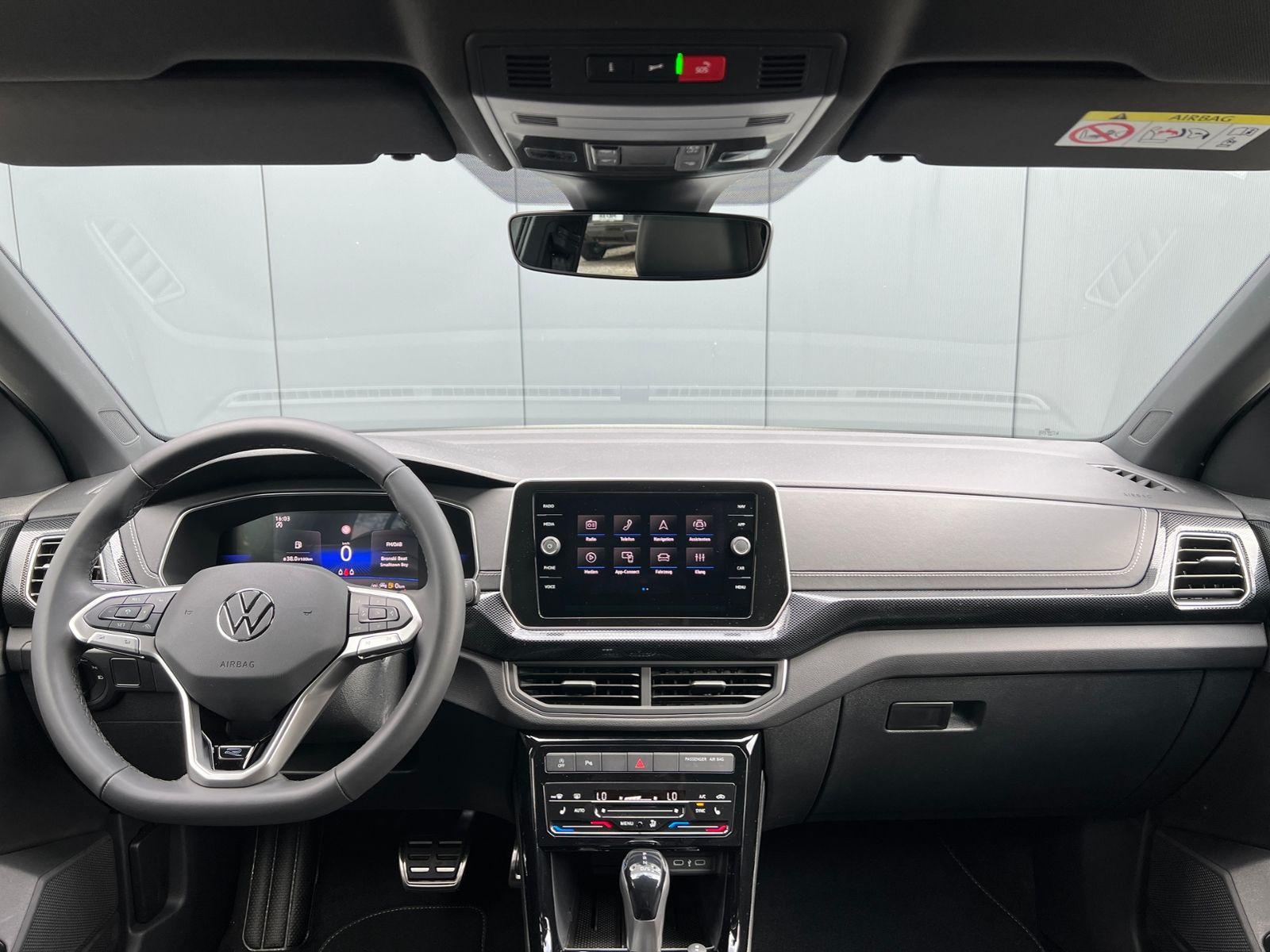 Fahrzeugabbildung Volkswagen T-Cross R-Line 1.5 TSI DSG *AHK,IQ.LIGHT,ACC,App