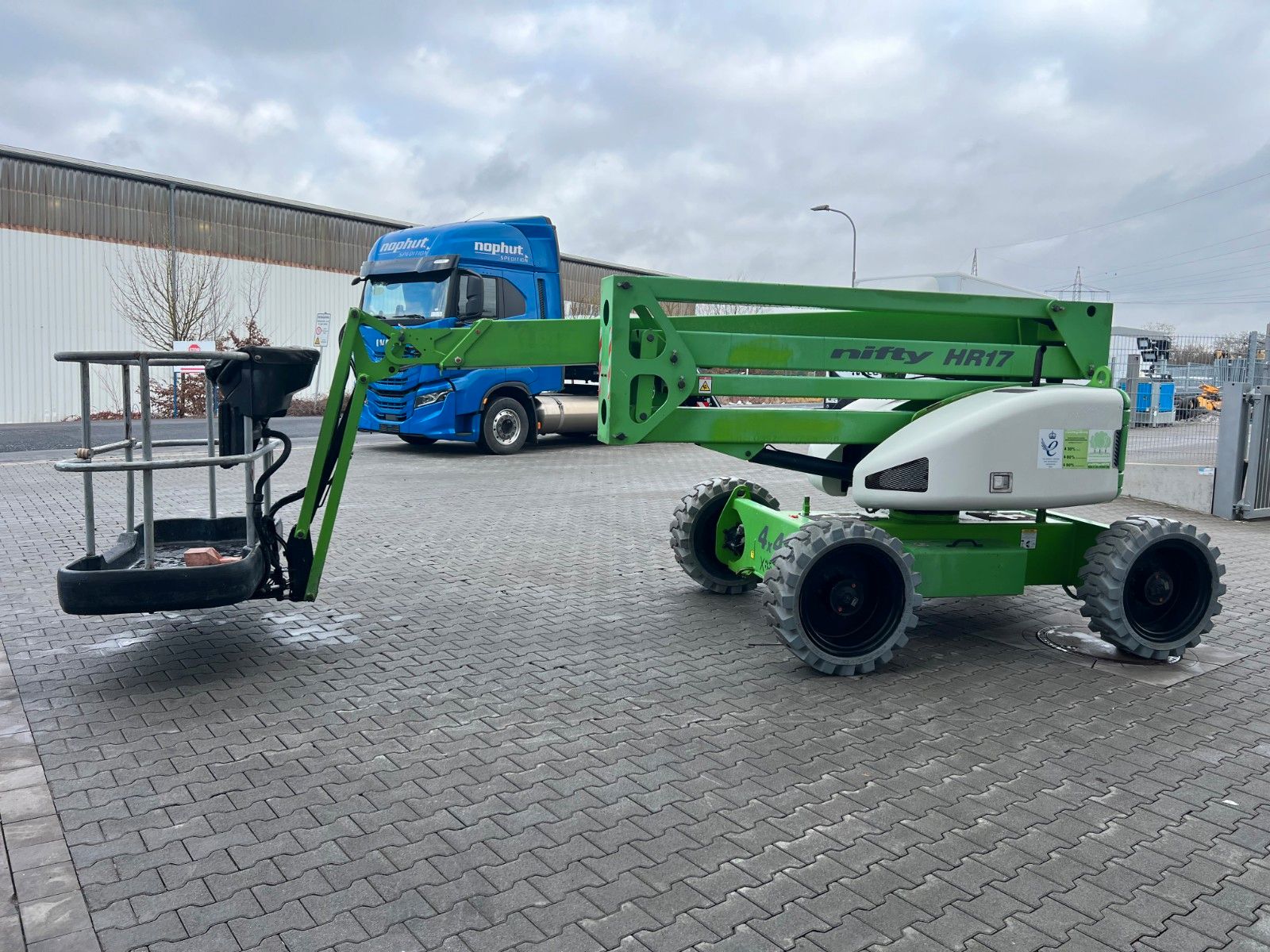 Fahrzeugabbildung Niftylift HR17 Hybrid 4X4 / 1.417h / 17m Arbeithöhe