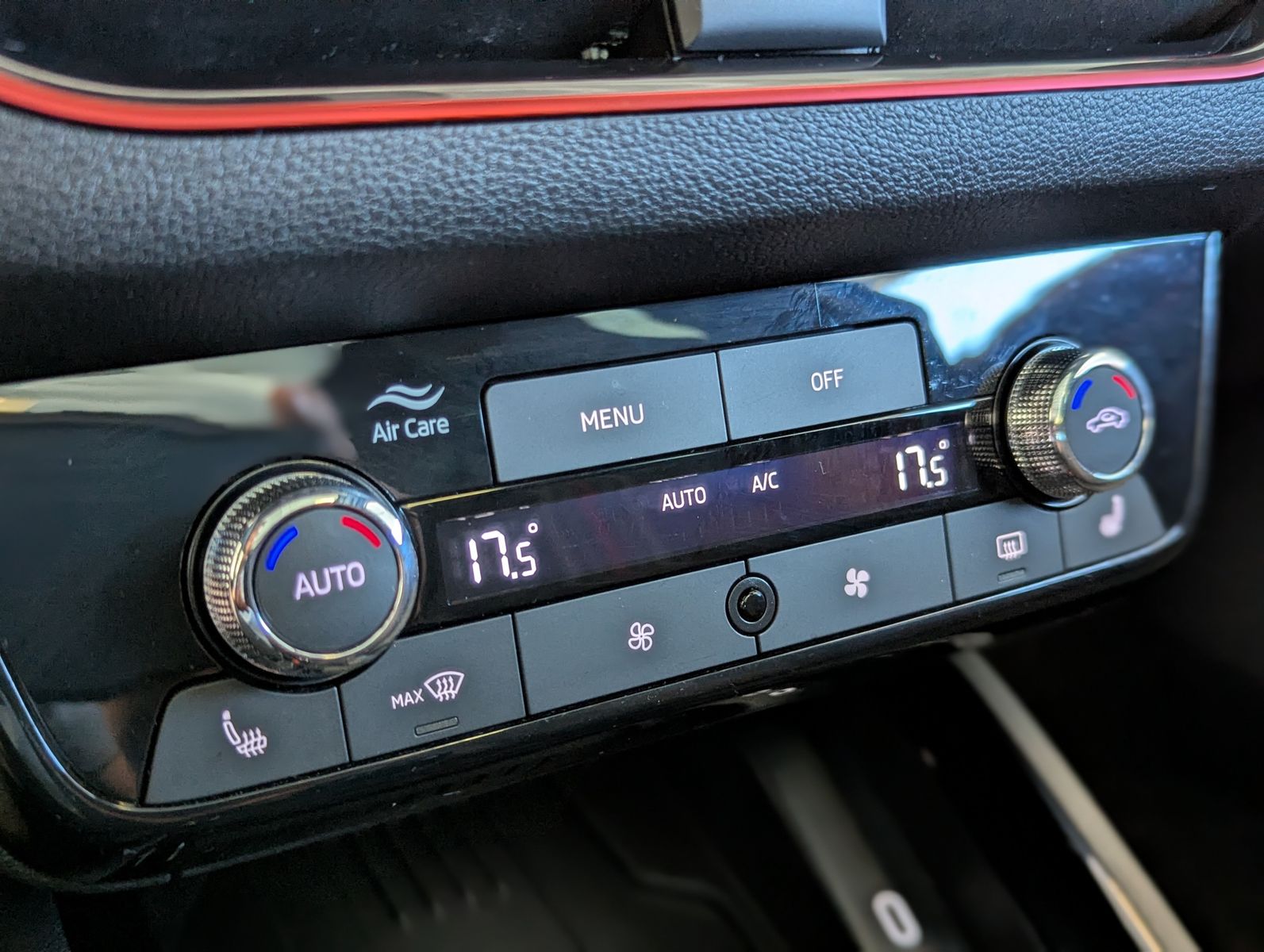 Fahrzeugabbildung SKODA Scala 1.5 TSI DSG Monte Carlo Kamera ACC LED 18"