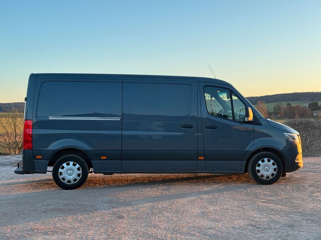Image of Mercedes-Benz Sprinter
