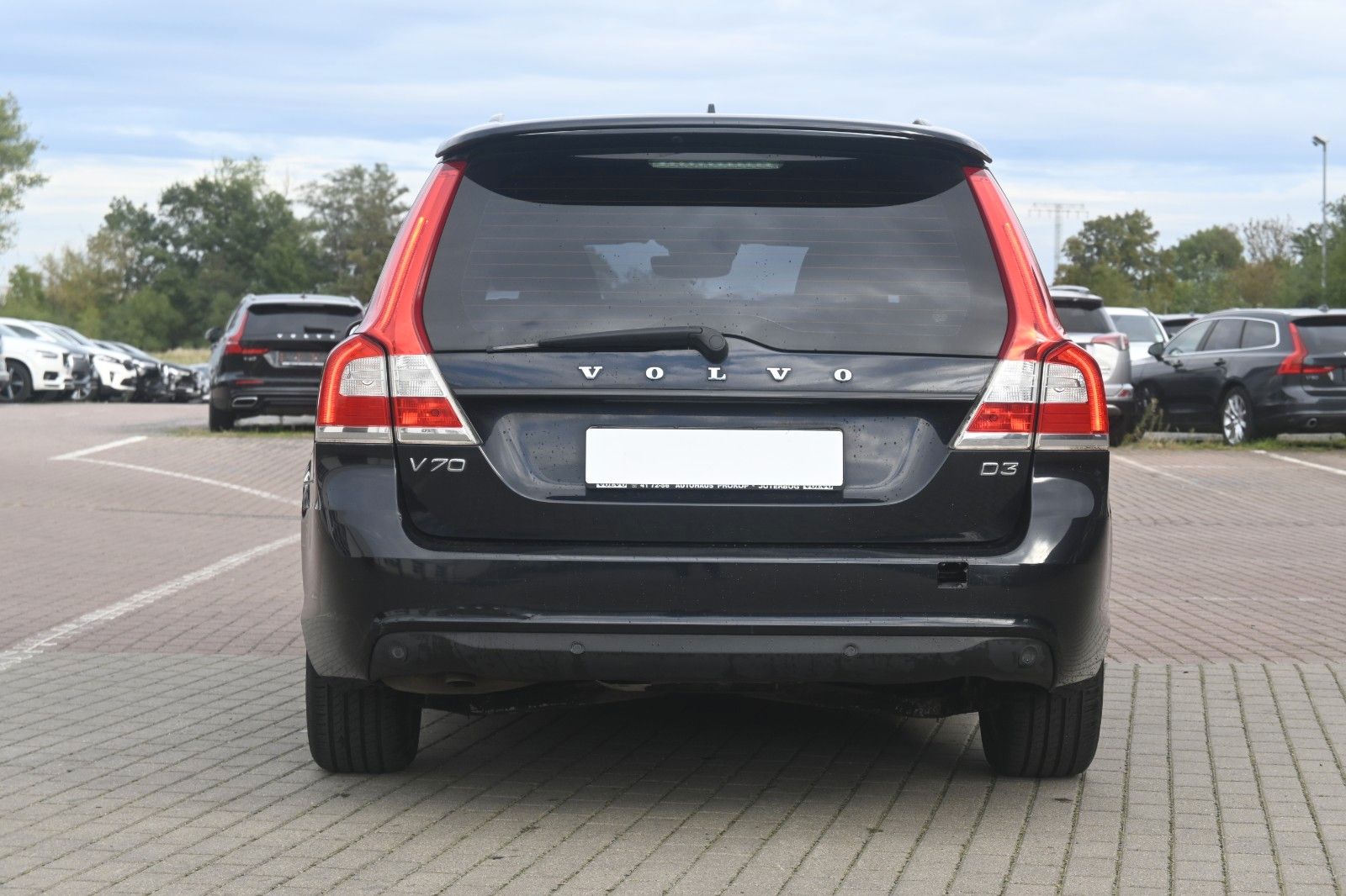 Fahrzeugabbildung Volvo V70 Kombi D3 DPF Black Edition*NAV*TEMP*Mietkauf