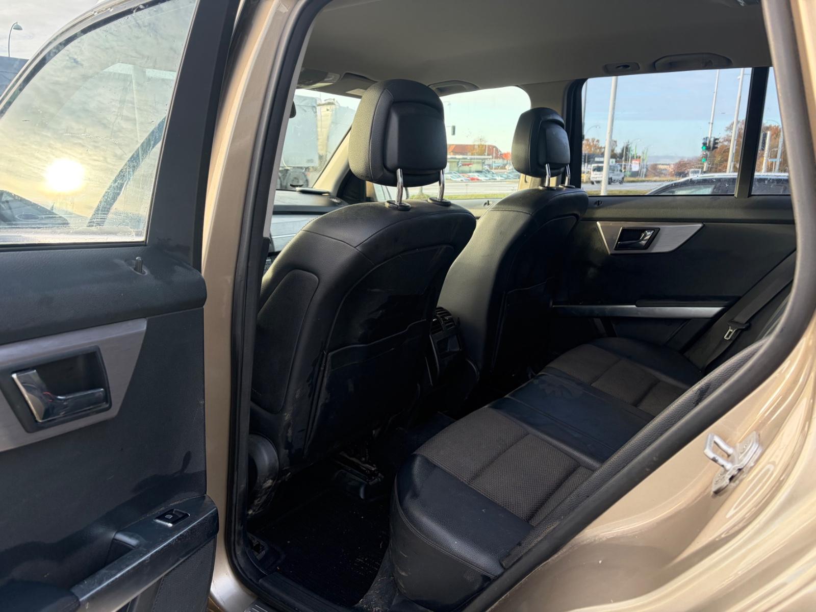 Mercedes-Benz GLK350 2010 — photo 13