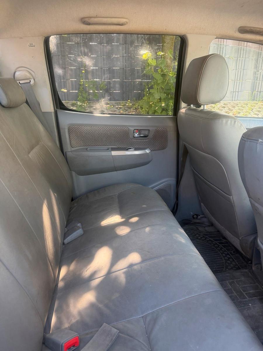 Toyota Hilux 2011 — photo 14