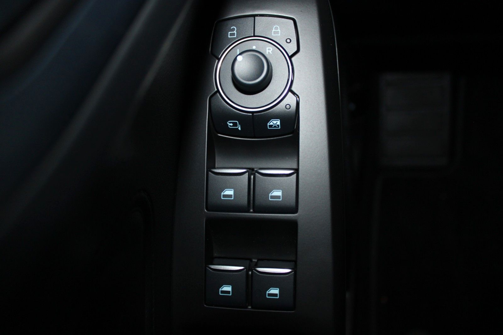 Fahrzeugabbildung Ford Focus Active X Turnier Automatik LED NAVI CAM