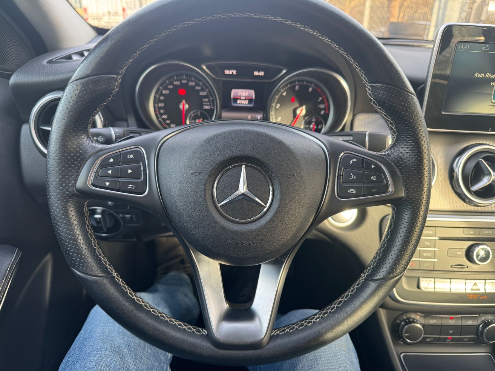 Fahrzeugabbildung Mercedes-Benz GLA 200 Leder+Navi+Kamera+Bluetooth