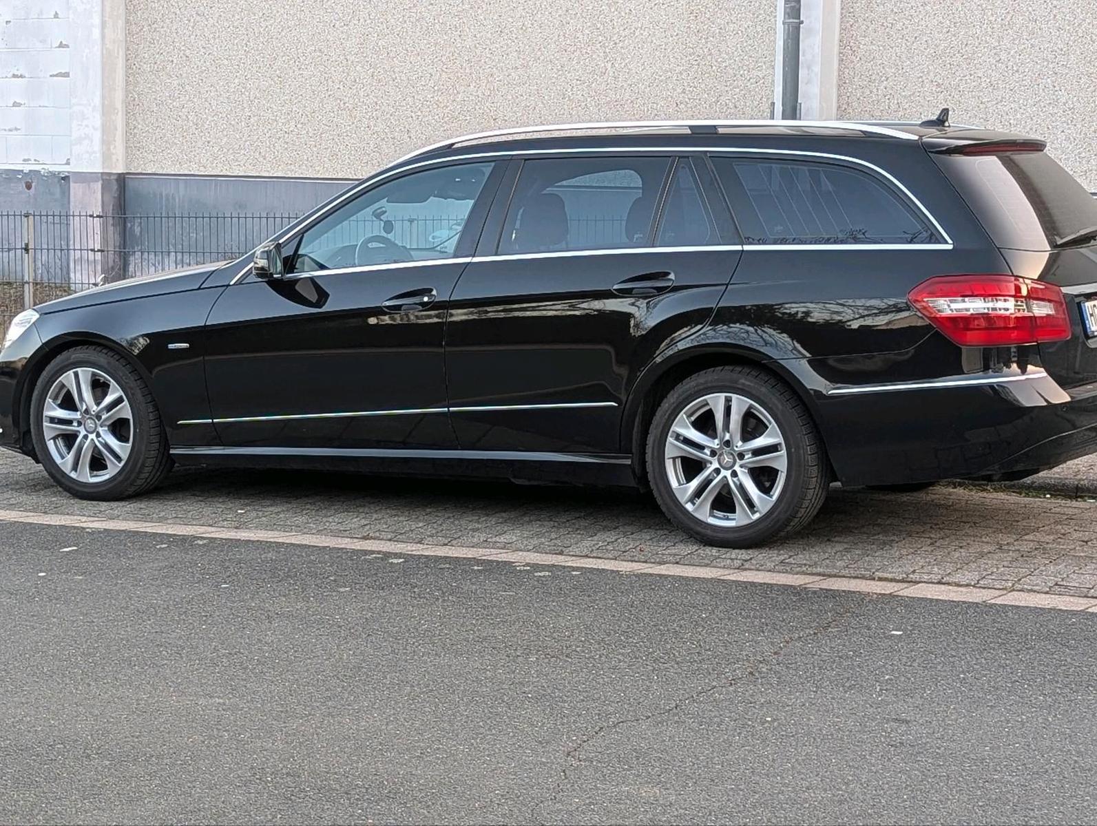 Mercedes-Benz E220 2010 — engine 170 HP (125kW)