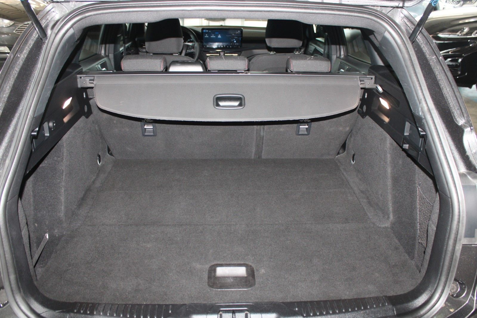 Fahrzeugabbildung Ford Focus ST-Line Aut. LED ACC BLIS WinterPaket uvm.