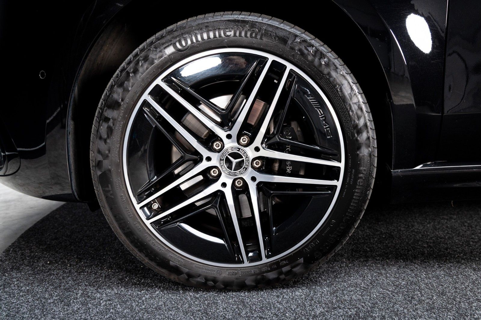 Fahrzeugabbildung Mercedes-Benz V 300 d 4MATIC EXCLUSIVE lang + AIRMATIC + Bur