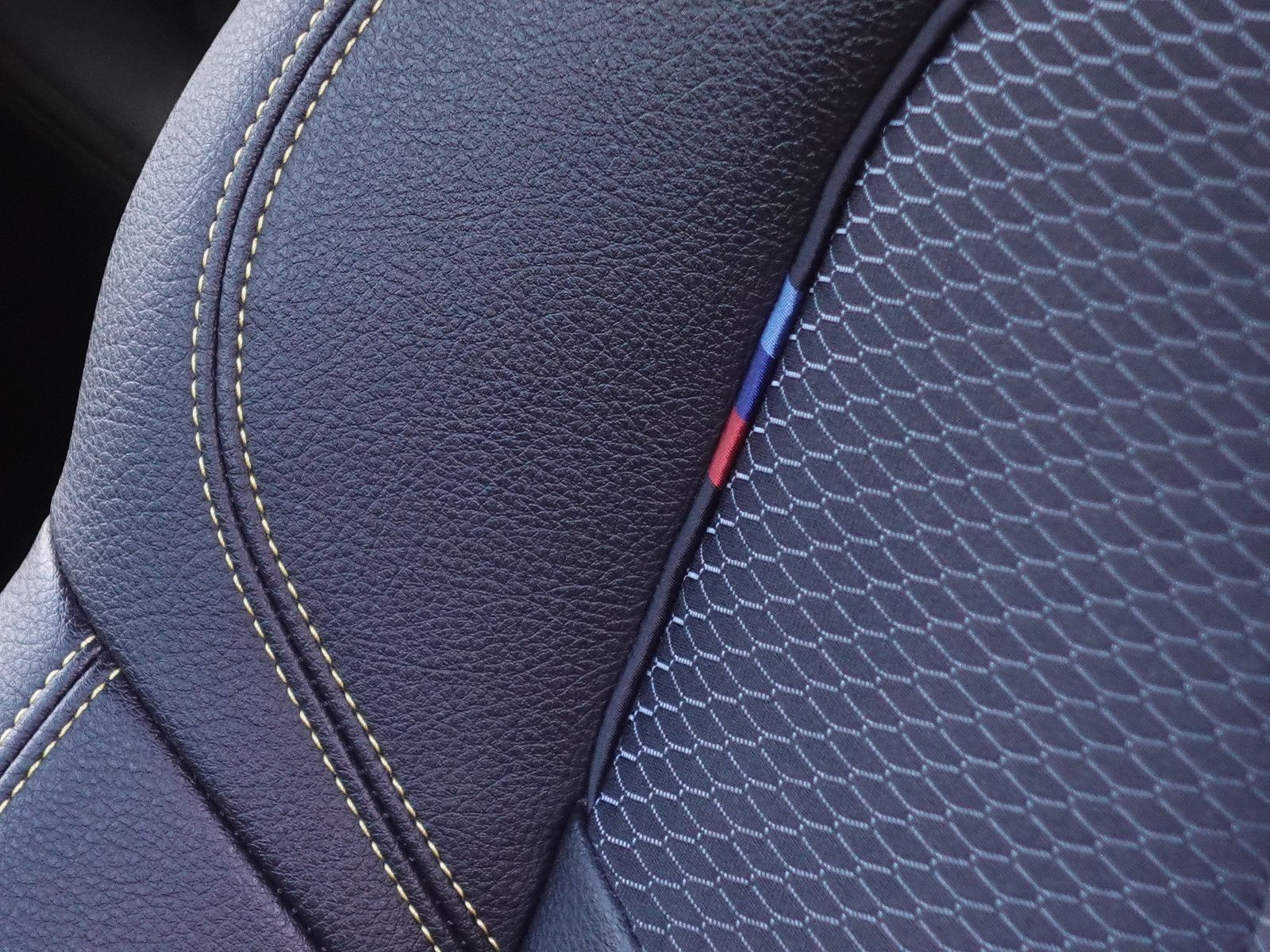 Fahrzeugabbildung BMW X2 xDrive20i Aut. M Sport Shadow HiFi AHK Cam