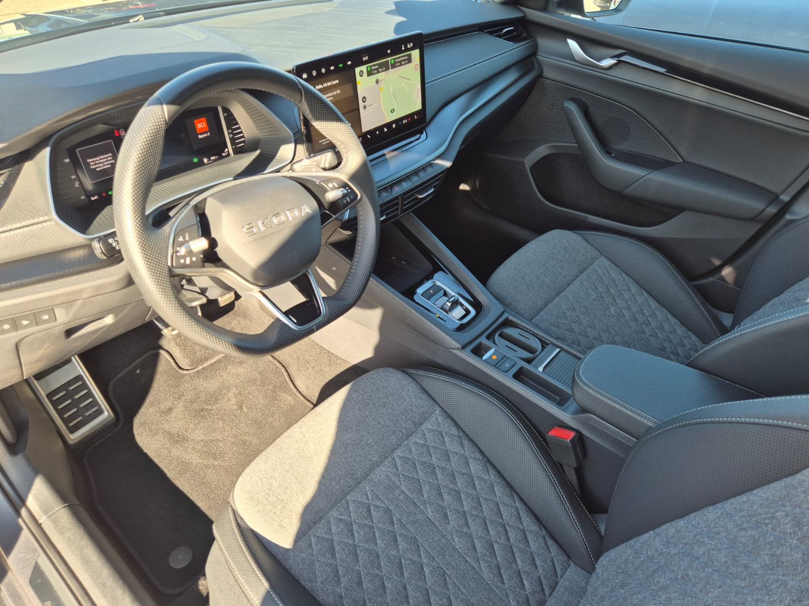 Fahrzeugabbildung SKODA Octavia 1.5 DSG Sportline PANO*MATRIX*AHK*5J.GAR