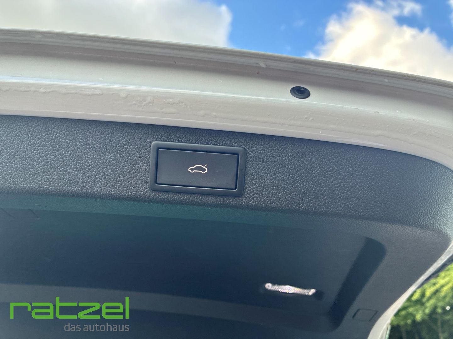 Fahrzeugabbildung SKODA Superb Sportline Combi 2.0 TDI AHK Navi Leder