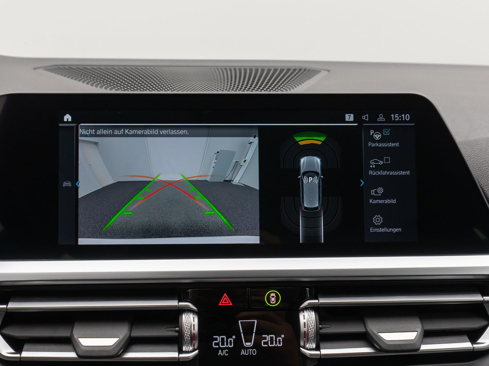 Fahrzeugabbildung BMW 330e xD Sport Line Kamera DAB Stop&Go Alarm LED