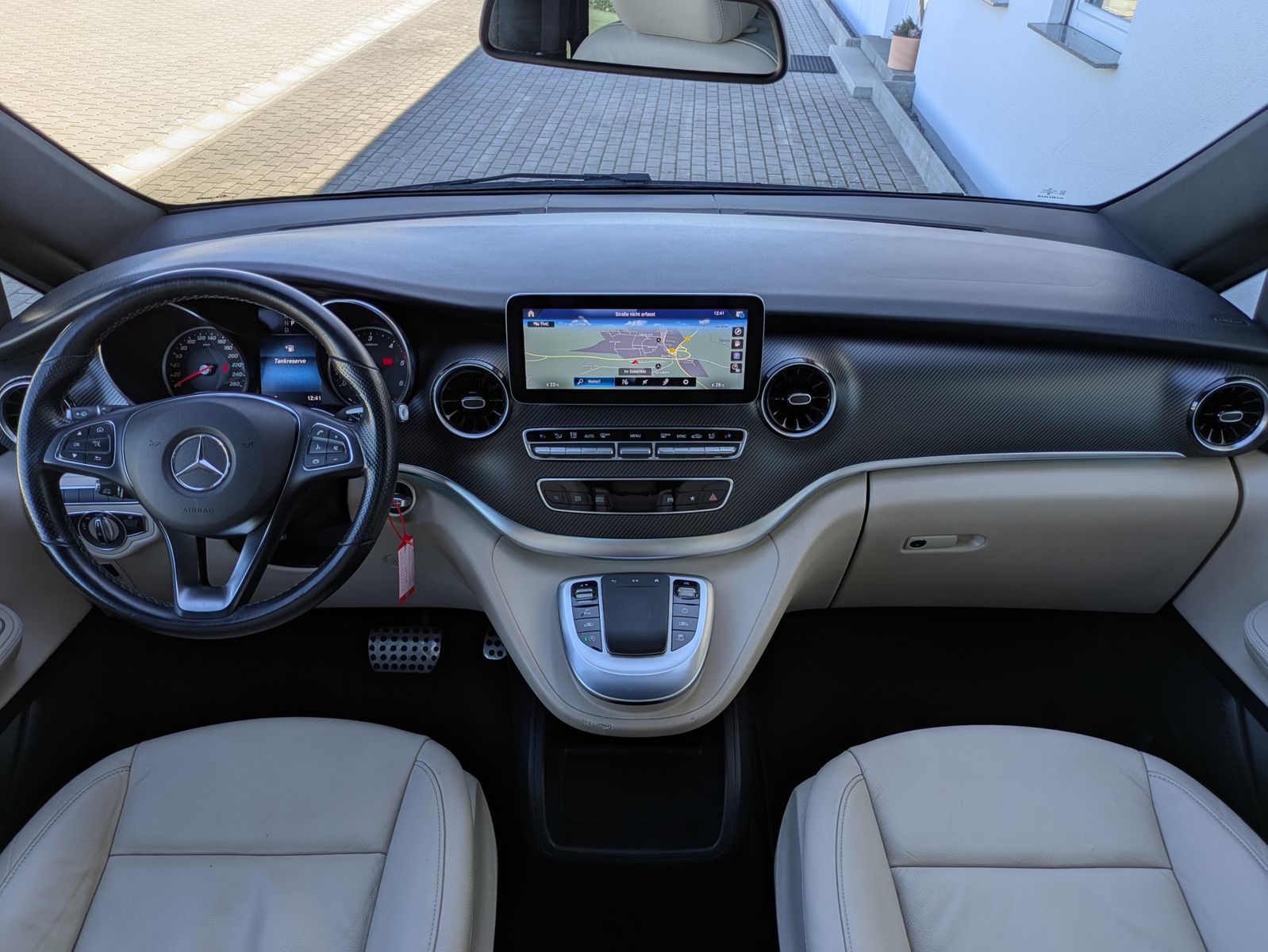 Fahrzeugabbildung Mercedes-Benz V 300 d 4MATIC AMG lang PANO*LED*LEDER*DISTR.