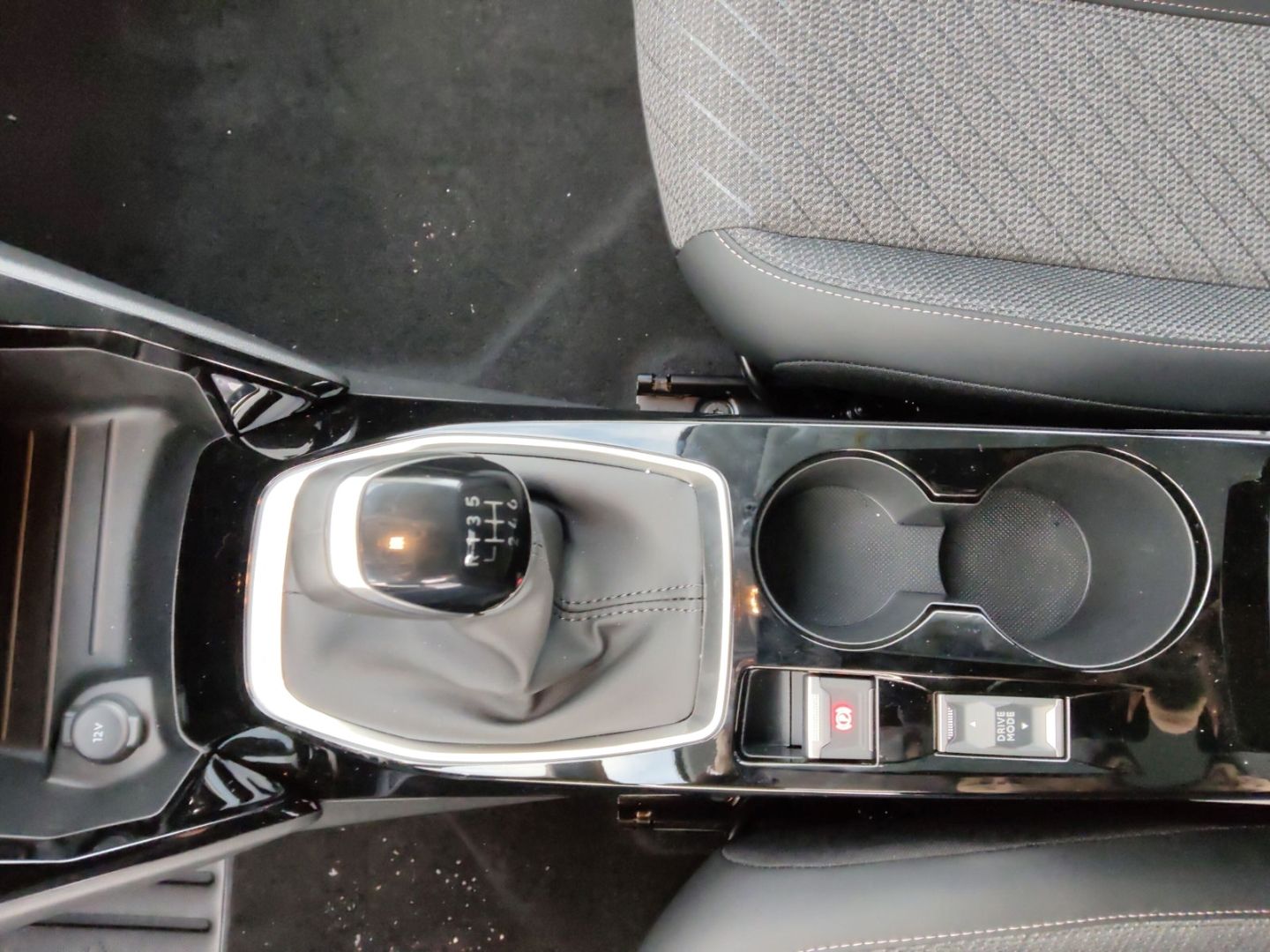 Peugeot 208 - Bild 23