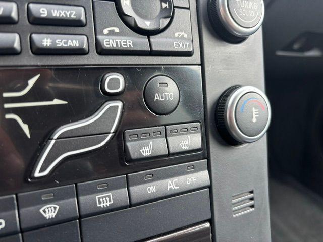 Volvo V70 2010 — photo 19