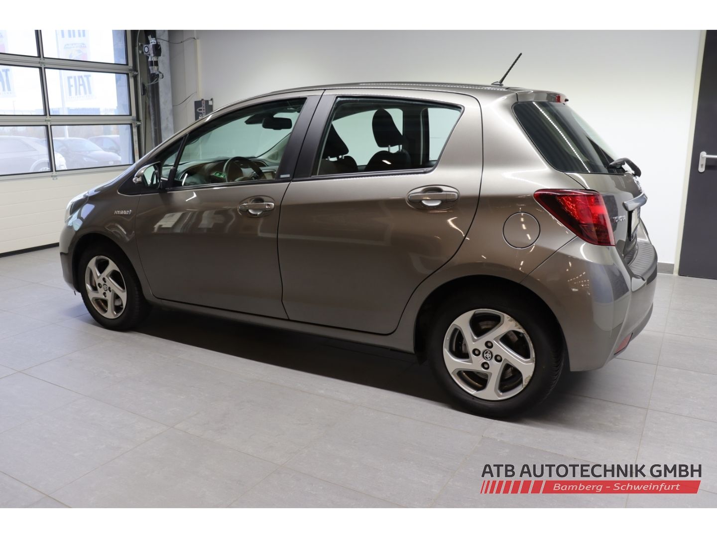 Fahrzeugabbildung Toyota Yaris Edition-S Hybrid 1.5l VVT-i SHZ 2-Zonen-Kl