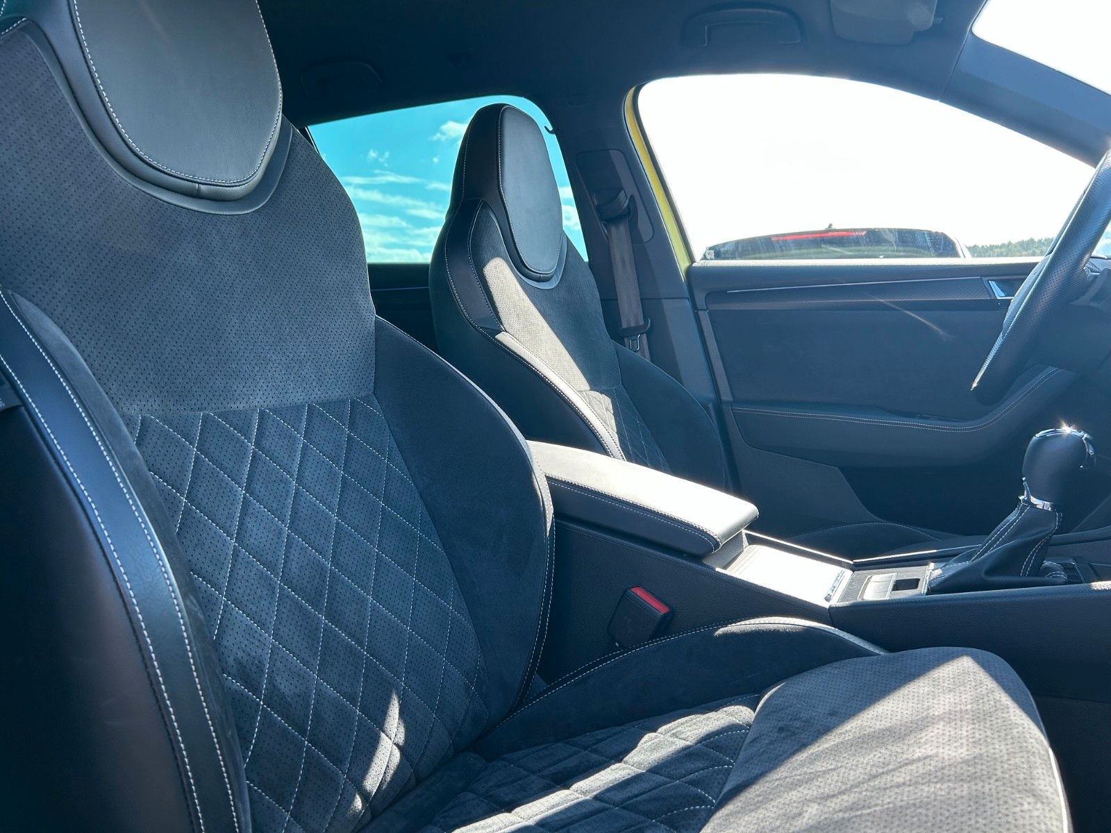 Skoda Superb Combi 2.0TDI Sportline Standheiz Matrix foto 15