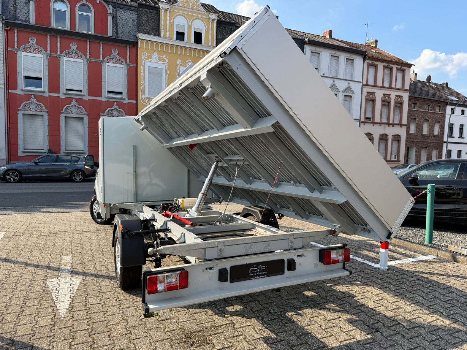 Fahrzeugabbildung Maxus DELIVER9 DREISEITENKIPPER L4 LUXURY LED NEUWAGEN