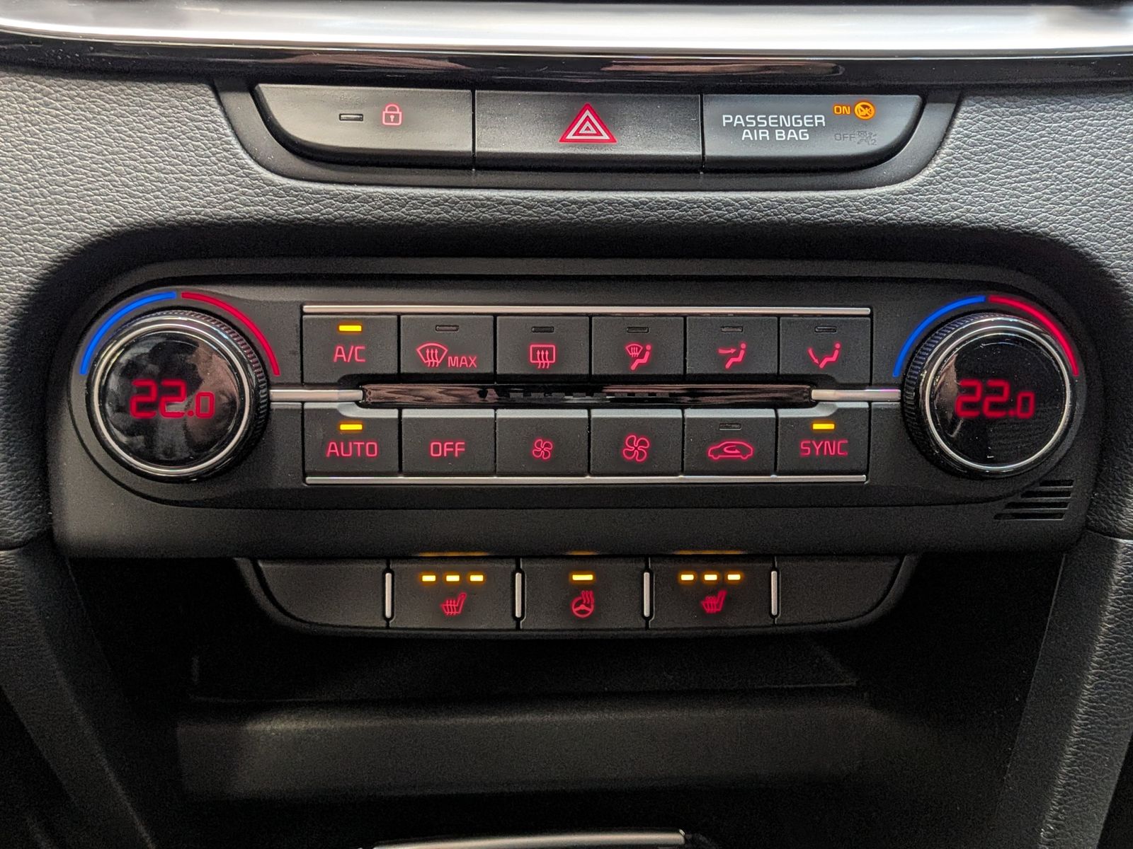Fahrzeugabbildung Kia cee'd / Ceed 1.5 DCT Spirit JBL Temp LED Cam ACC