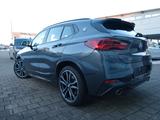 BMW X2 xDrive M35 i 1.HAND/LEDER/LED/KAMERA/Head Up - BMW X2 mit Benzin-Antrieb: Geländewagen, Automatik