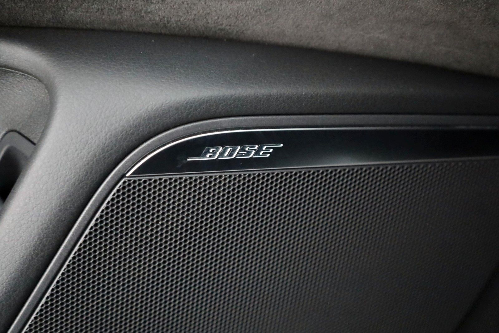 Fahrzeugabbildung Audi S6 Avant 4.0 TFSI quattro Leder,Navi,LED,HUD,Pan