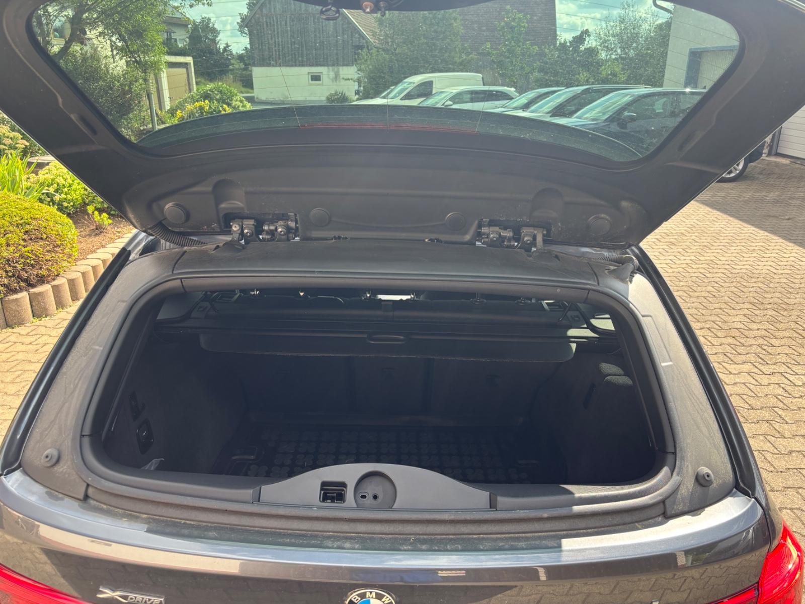 BMW 320 Tour 320 dxDrive M Sport,LED,8x,AHK,RFK,Navi