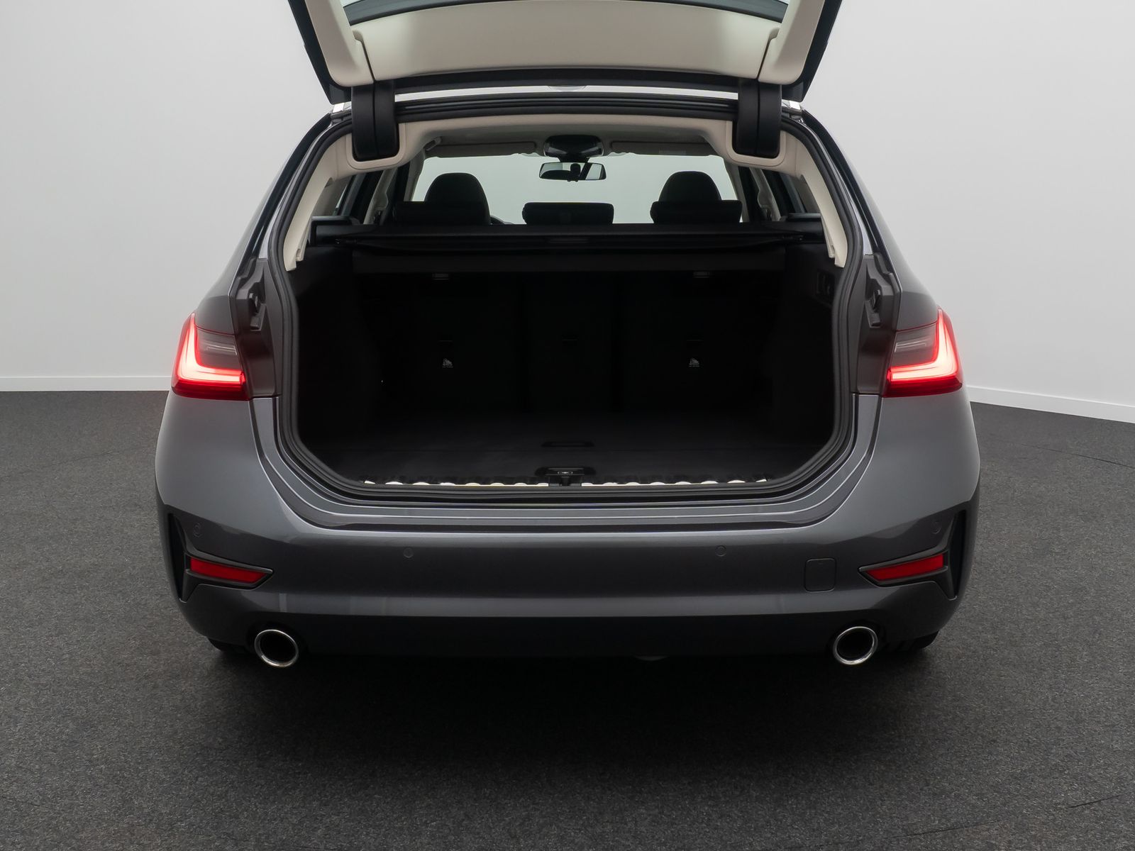 Fahrzeugabbildung BMW 330i xD Alarm AHK DAB Panorama Individual Sport