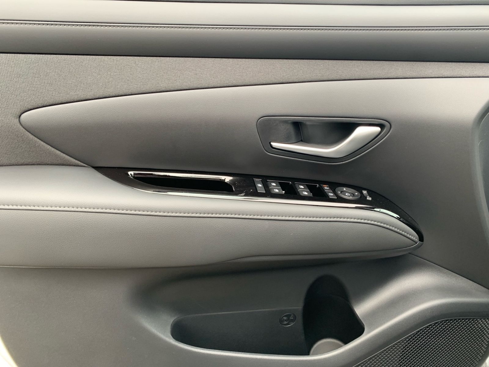 Fahrzeugabbildung Hyundai TUCSON 1.6 T-GDI Select Design-Paket Navi LED