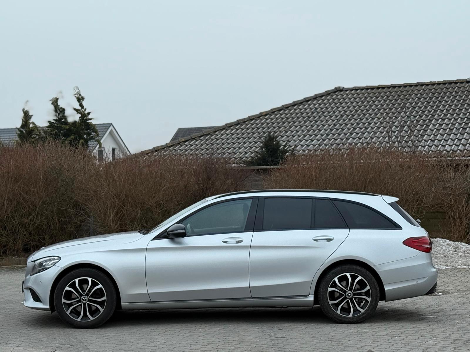 Mercedes-Benz C 220d*1.BESITZ*NIGHT-PAKET*LED*NAVI*TOUCH*TOP