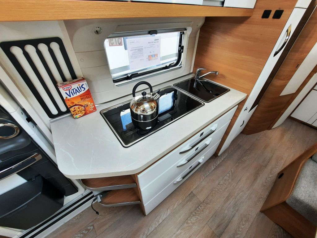 Fahrzeugabbildung Hobby De Luxe 545 KMF Autark/Mover/Combi 6/1. Hand