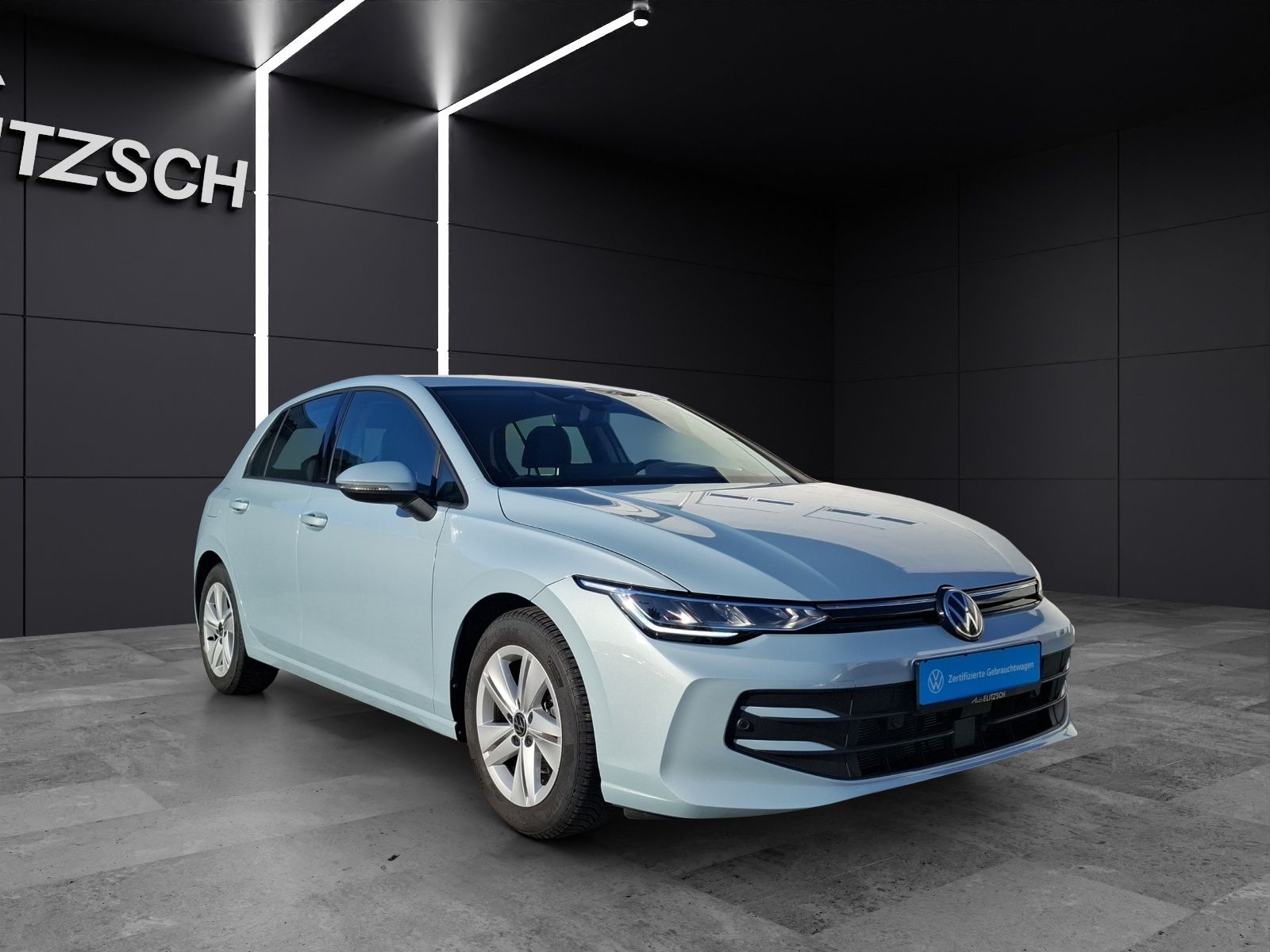 Fahrzeugabbildung Volkswagen Golf VIII TSI Life LED Navi AID ACC RFK HUD SHZ