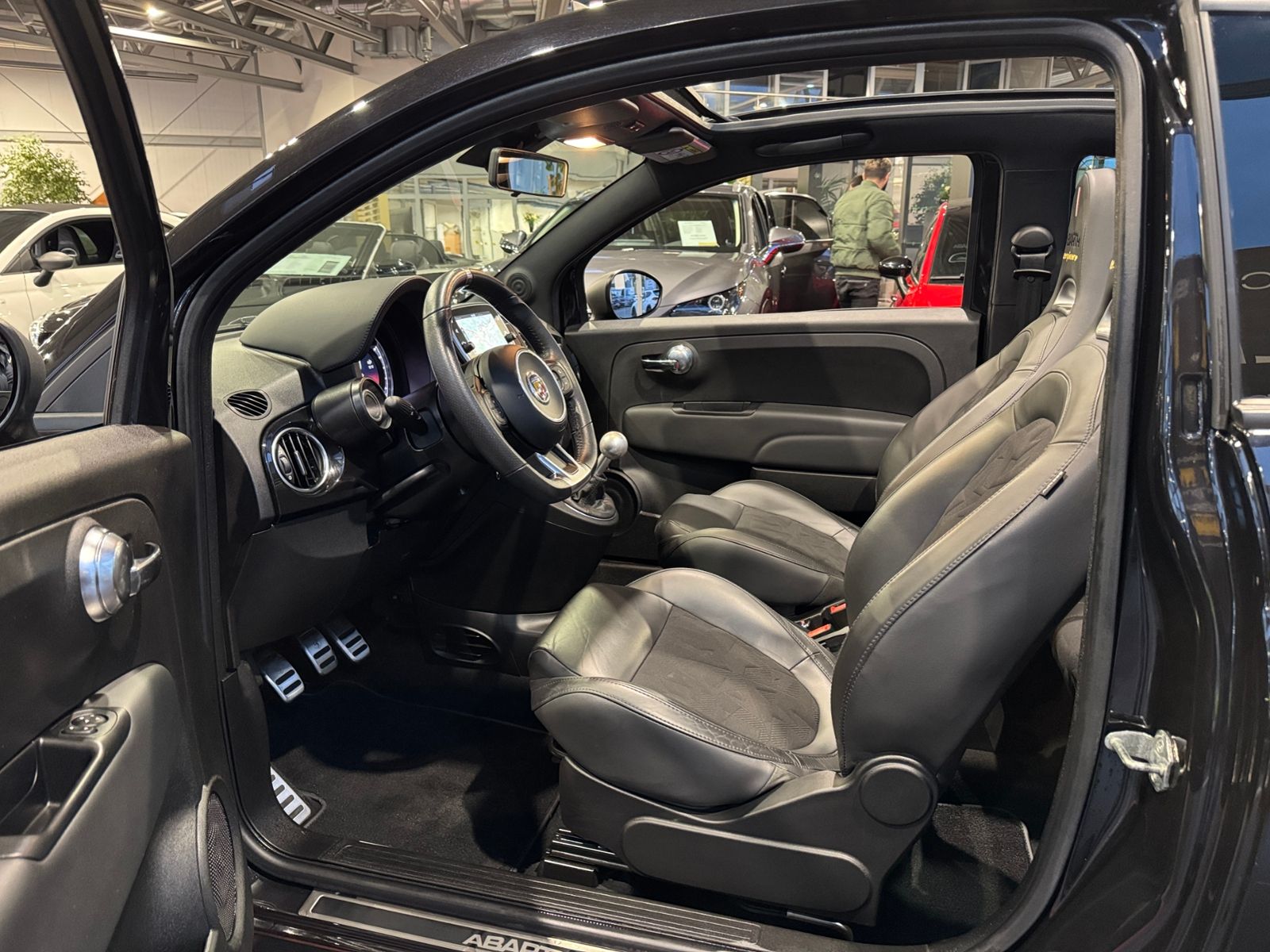 Fahrzeugabbildung Abarth 595C  Scorpioneoro Turismo - 2000 Stk weltweit!