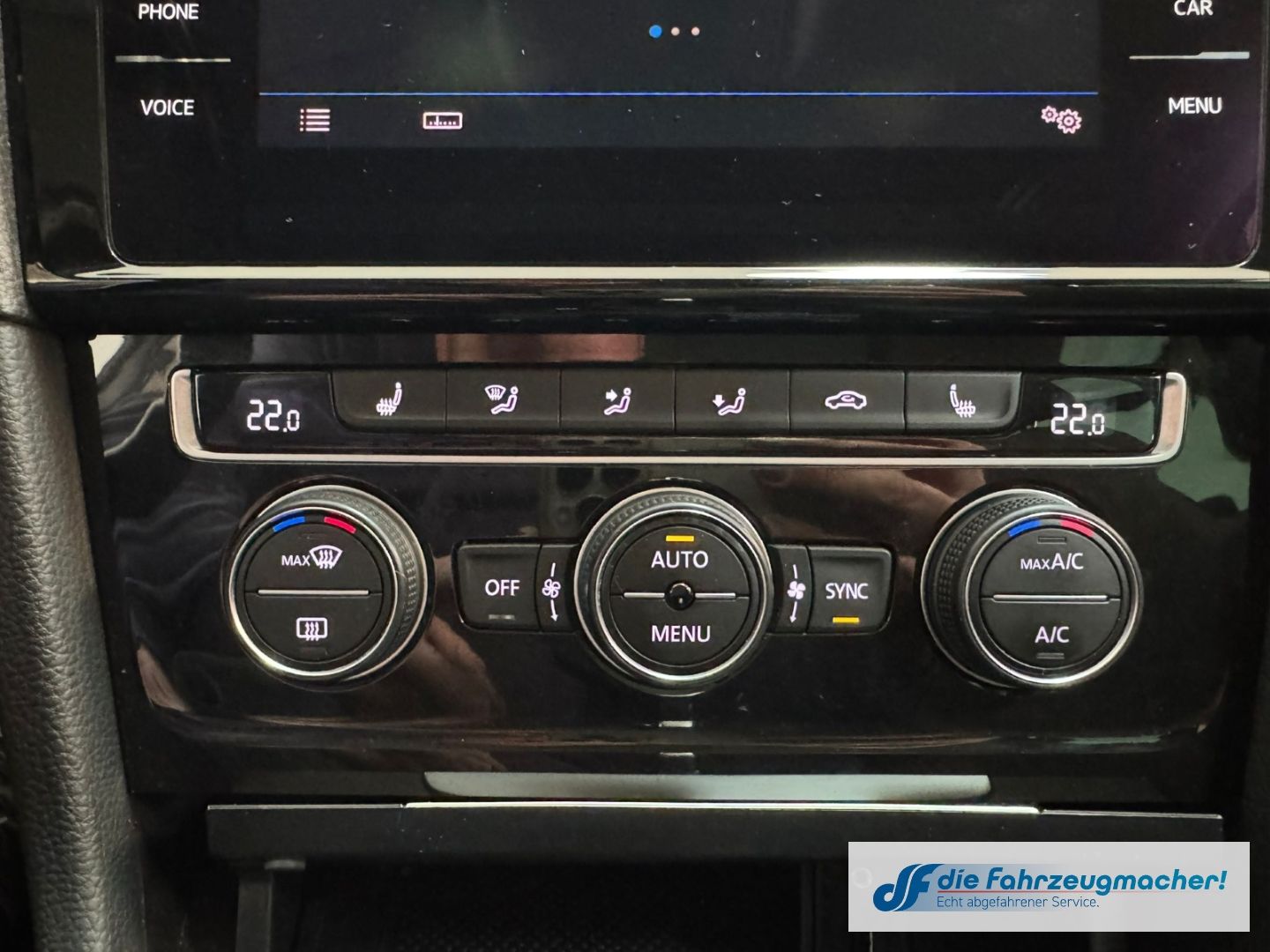 Fahrzeugabbildung Volkswagen Golf VII Highline R-Line Sportpaket Navi LED ACC