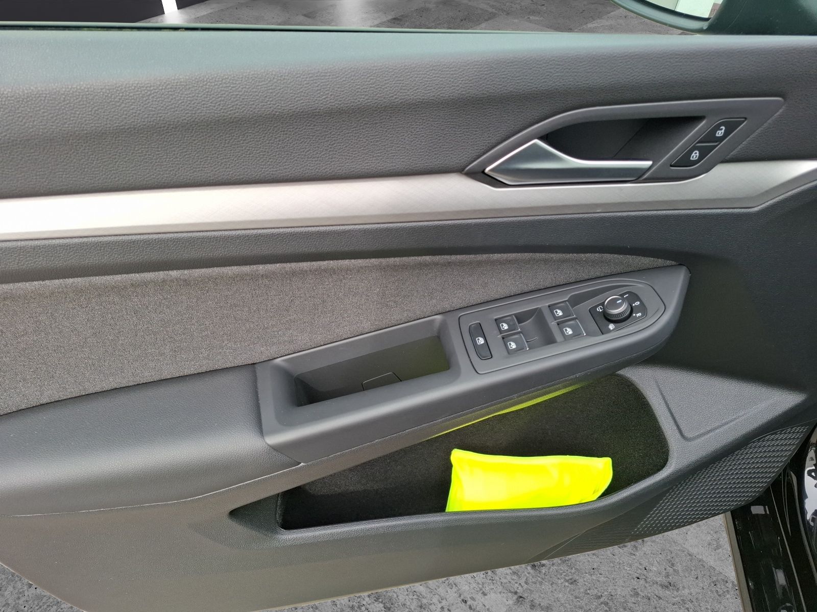Fahrzeugabbildung Volkswagen Golf VIII Variant TSI Life Standhzg. LED Navi AI