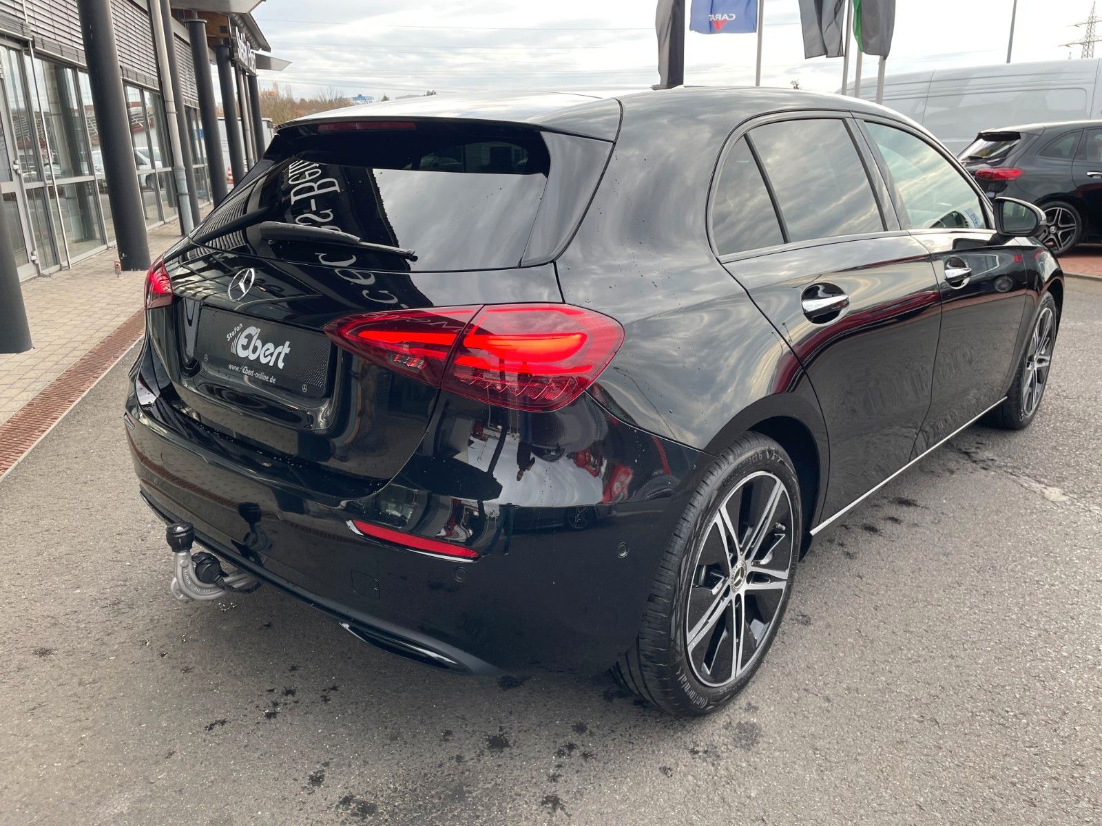 Fahrzeugabbildung Mercedes-Benz A 180 Progressive Night+AHK+R-Kamera+Ambiente