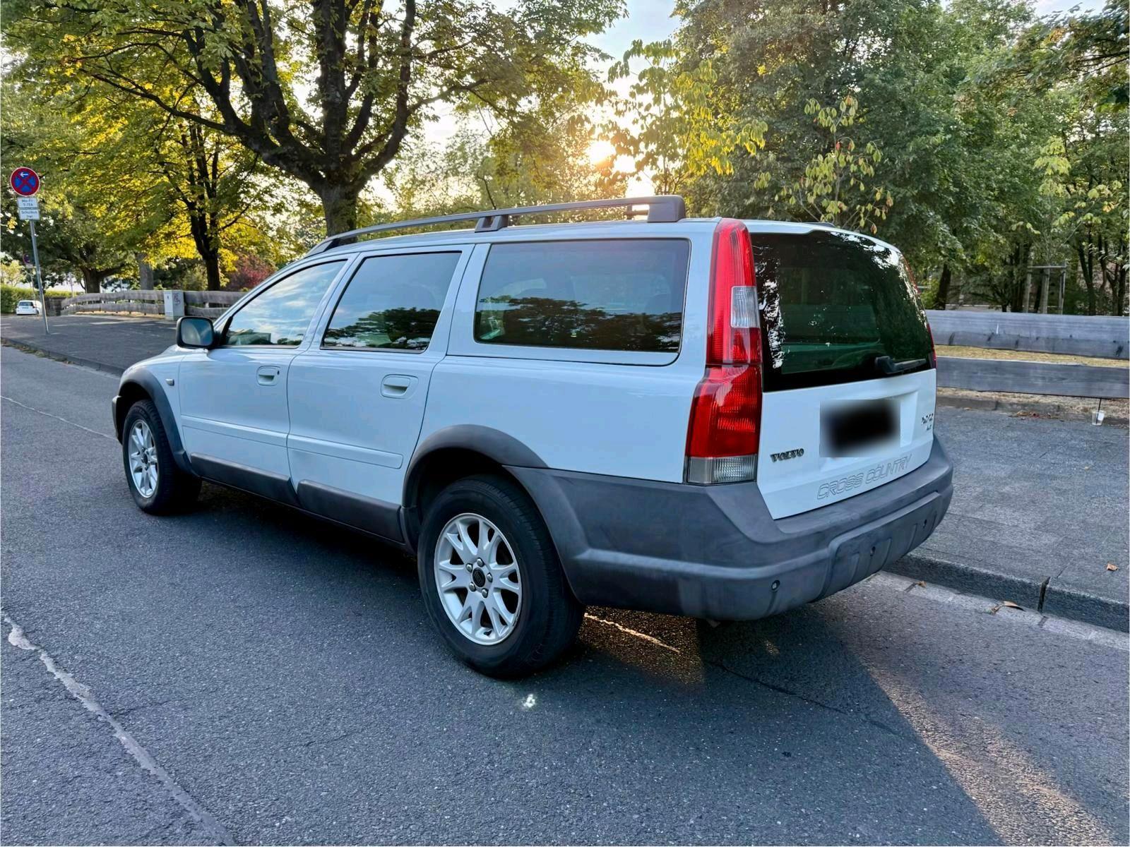 Volvo XC70 2004 — engine 204 HP (150kW)