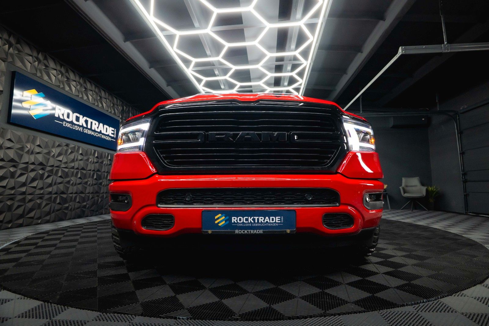 Fahrzeugabbildung Dodge RAM 5.7 V8 HEMI 4x4 OFFROAD Night-Paket *LED*19%