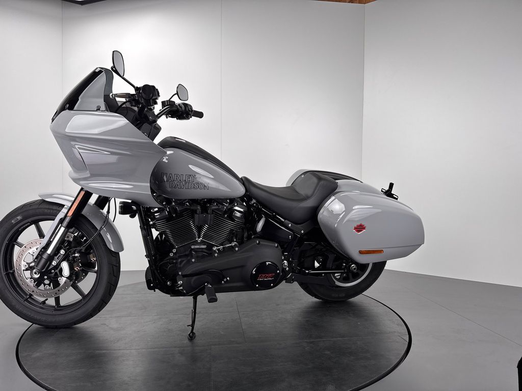 Fahrzeugabbildung Harley-Davidson LOW RIDER ST FXLRST *NEUWERTIG *1. HAND