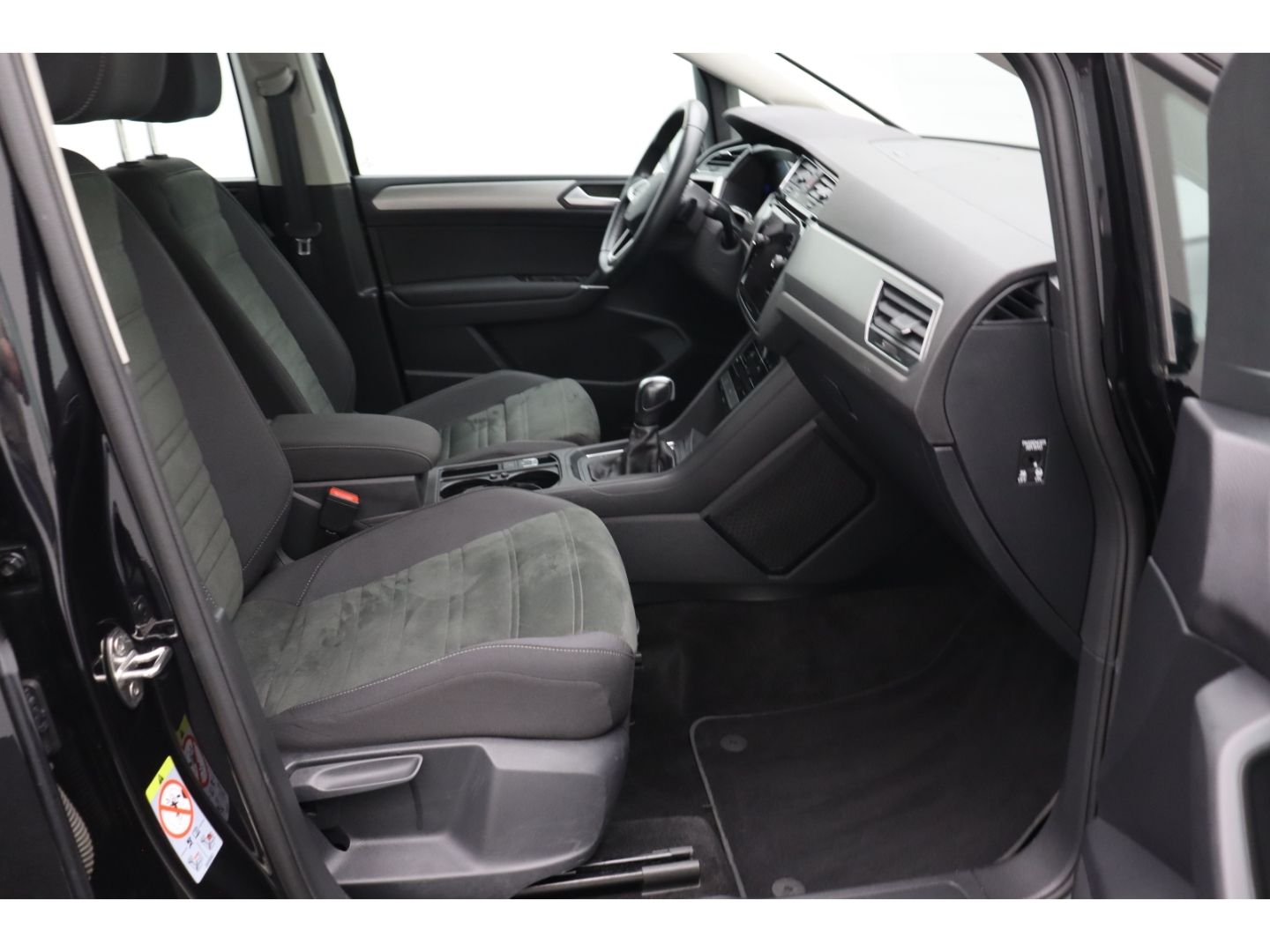 Fahrzeugabbildung Volkswagen Touran Comfortline BMT Start-Stop AHK Schwenkbar