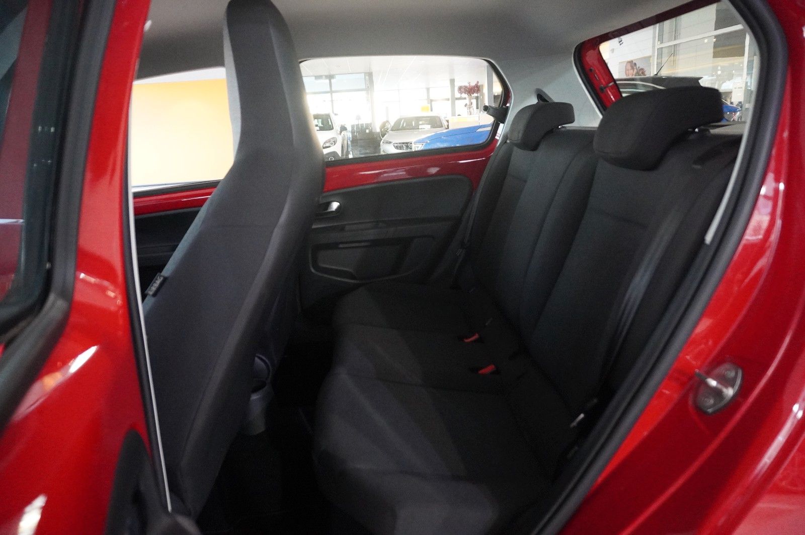 Fahrzeugabbildung Volkswagen up! 1.0 MOVE 5-TÜR KLIMA/SHZ/USB/NEBEL/SPORT/LED