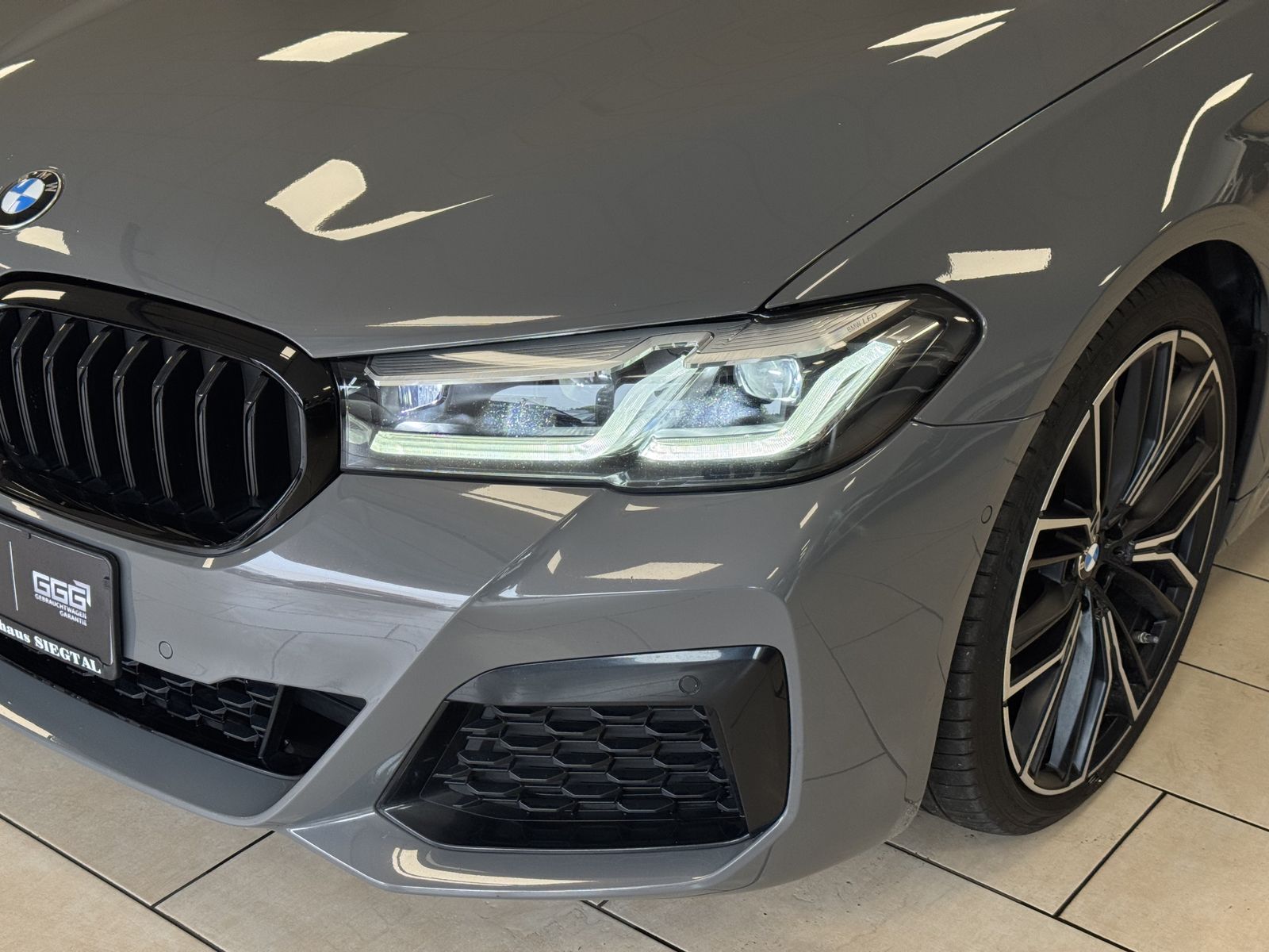 BMW 530 d M-Sport Luftfeder. R.Cam Ambiente AHK LED imagem 2