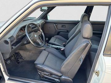 صورة 10 لـ 1987 BMW M3