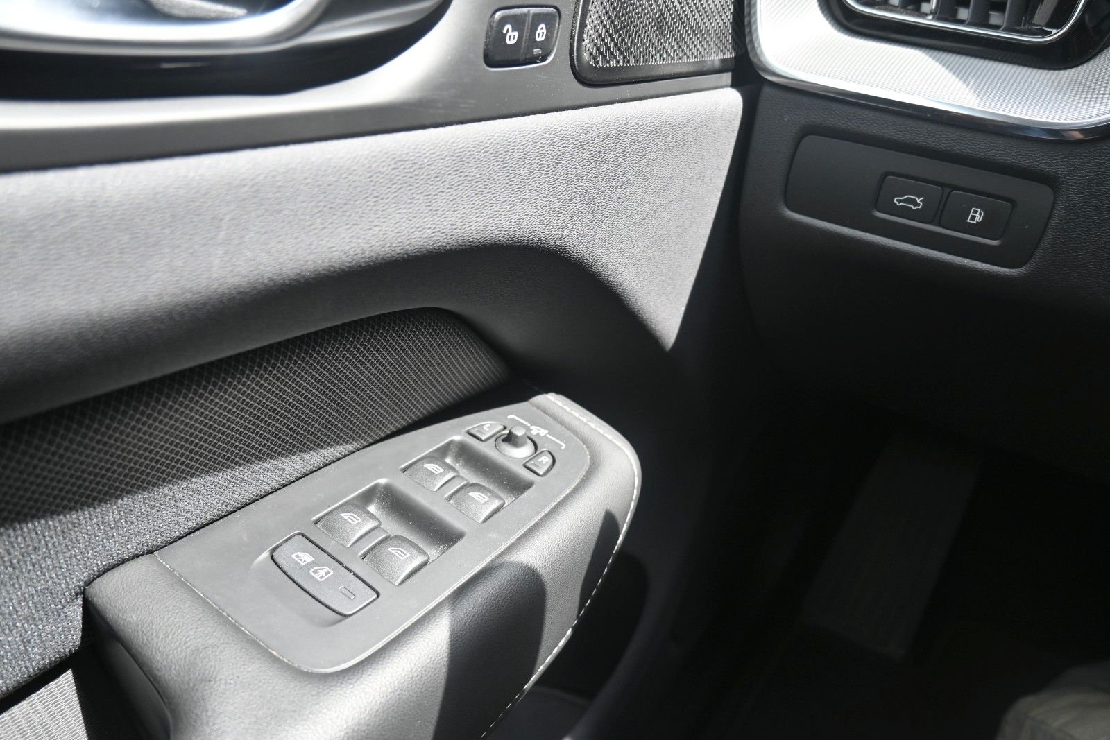 Fahrzeugabbildung Volvo XC60 T6 AWD Recharge Plus Dark*360°*ACC*AHK