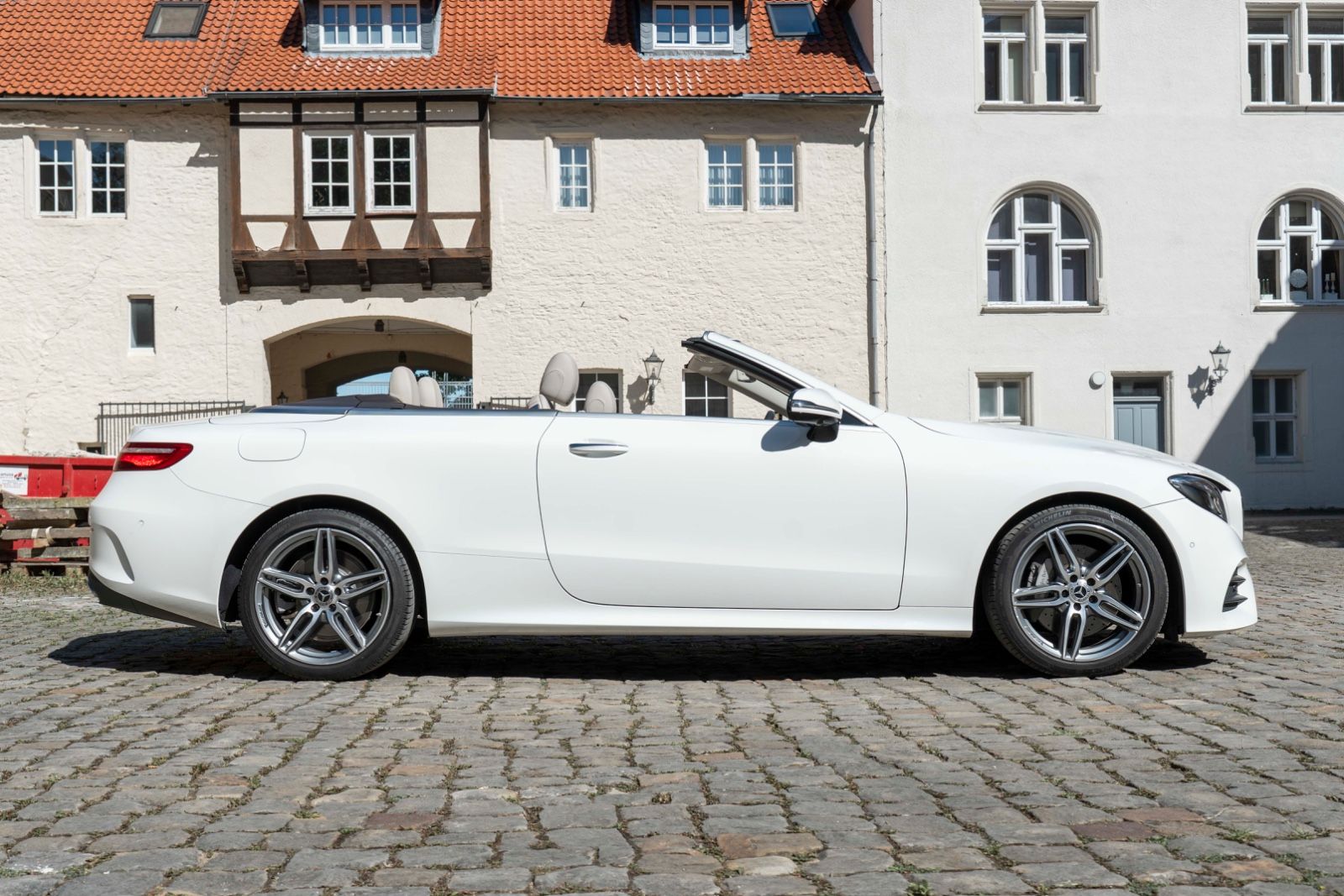 Fahrzeugabbildung Mercedes-Benz E 400 Cabrio 4Matic AMG HUD 360° BURMESTER ACC